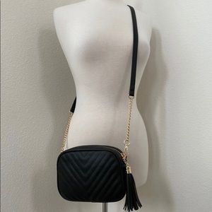 Black crossbody purse w/gold hardware